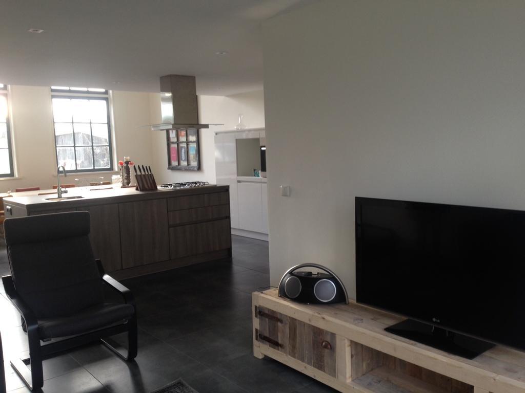 Suite School 15 A Zonnemaire Ruang foto