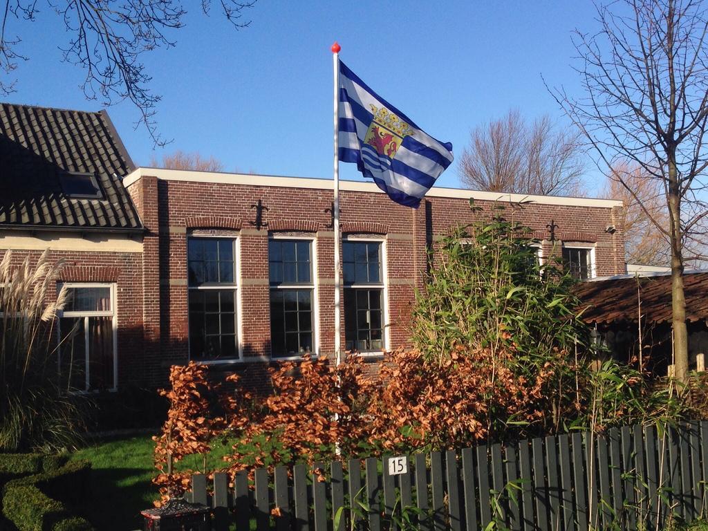 Suite School 15 A Zonnemaire Ruang foto